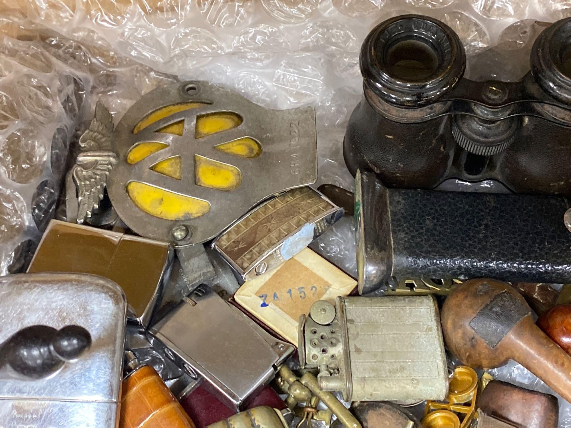 A quantity of miscellaneous collectables